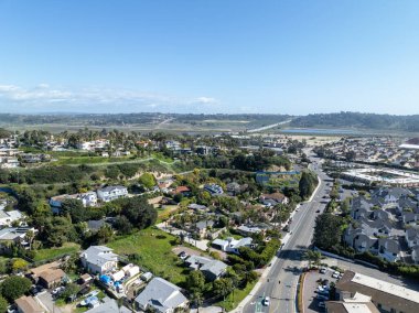 Solana Sahili 'nin havadan görünüşü, San Diego County, Güney Kaliforniya' daki sahil şehri. ABD