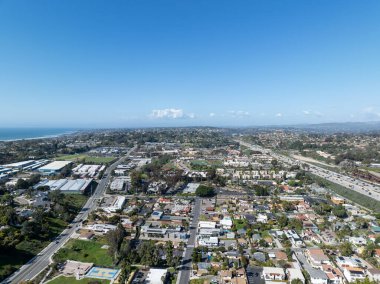 Solana Sahili 'nin havadan görünüşü, San Diego County, Güney Kaliforniya' daki sahil şehri. ABD