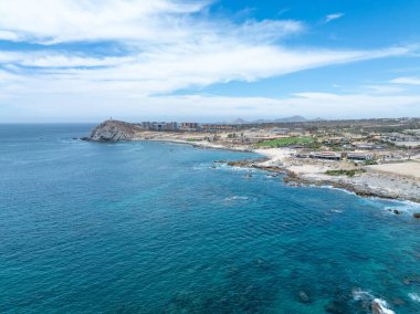 Cabo San Jose, Baja California Sur, Meksika 'da tatil beldeleri bulunan tropik plaj manzarası