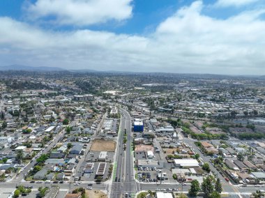 Vista, Carlsbad, San Diego, Kaliforniya 'daki evler ve toplulukların hava görüntüsü. ABD.