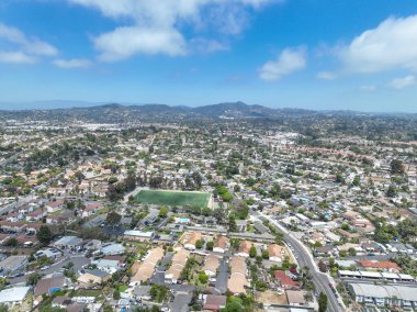 Vista, Carlsbad, San Diego, Kaliforniya 'daki evler ve toplulukların hava görüntüsü. ABD.