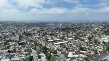 Vista, Carlsbad, San Diego, Kaliforniya 'daki evler ve toplulukların hava görüntüsü. ABD.