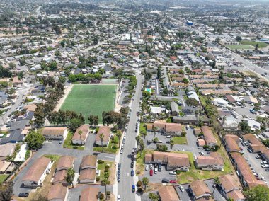 Vista, Carlsbad, San Diego, Kaliforniya 'daki evler ve toplulukların hava görüntüsü. ABD.