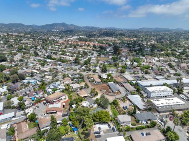 Vista, Carlsbad, San Diego, Kaliforniya 'daki evler ve toplulukların hava görüntüsü. ABD.