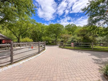 Bergen İlçesi Zooloji Parkı 10 Temmuz 2024 'te New Jersey' de Van Saun İlçe Parkı 'nda yer almaktadır.