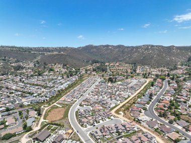 Orta sınıf toplum büyük evleri, Escondido, Güney Kaliforniya, ABD.