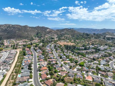 Orta sınıf toplum büyük evleri, Escondido, Güney Kaliforniya, ABD.