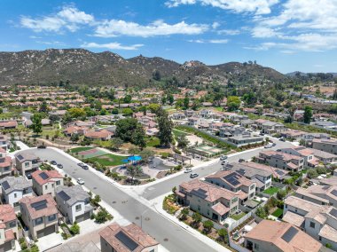 Orta sınıf toplum büyük evleri, Escondido, Güney Kaliforniya, ABD.