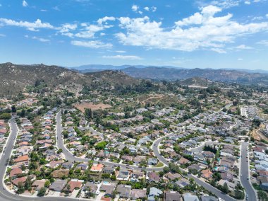 Orta sınıf toplum büyük evleri, Escondido, Güney Kaliforniya, ABD.