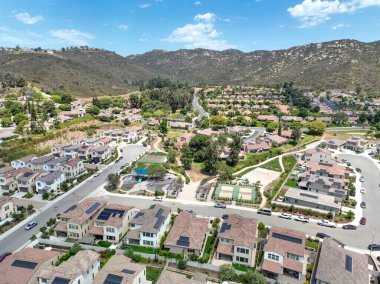 Orta sınıf toplum büyük evleri, Escondido, Güney Kaliforniya, ABD.