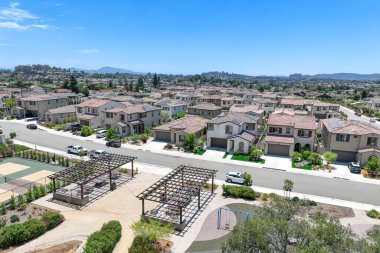 Orta sınıf toplum büyük evleri, Escondido, Güney Kaliforniya, ABD.