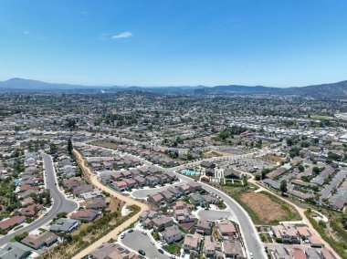 Orta sınıf toplum büyük evleri, Escondido, Güney Kaliforniya, ABD.