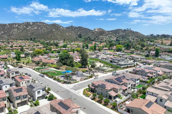 Orta sınıf toplum büyük evleri, Escondido, Güney Kaliforniya, ABD.