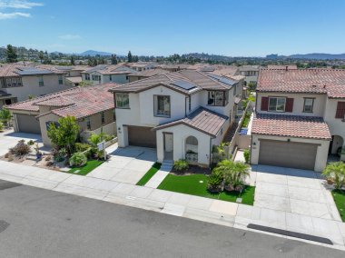 Orta sınıf toplum büyük evleri, Escondido, Güney Kaliforniya, ABD.