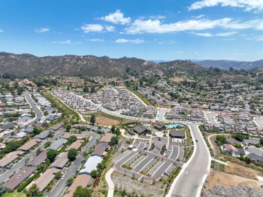 Orta sınıf toplum büyük evleri, Escondido, Güney Kaliforniya, ABD.