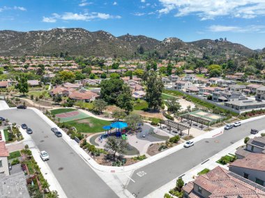 Orta sınıf toplum büyük evleri, Escondido, Güney Kaliforniya, ABD.