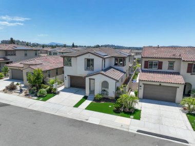 Orta sınıf toplum büyük evleri, Escondido, Güney Kaliforniya, ABD.