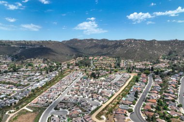 Orta sınıf toplum büyük evleri, Escondido, Güney Kaliforniya, ABD.