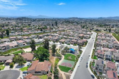 Orta sınıf toplum büyük evleri, Escondido, Güney Kaliforniya, ABD.