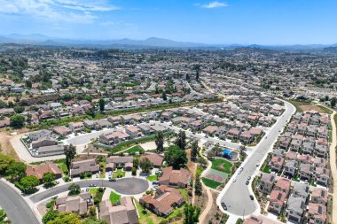 Orta sınıf toplum büyük evleri, Escondido, Güney Kaliforniya, ABD.