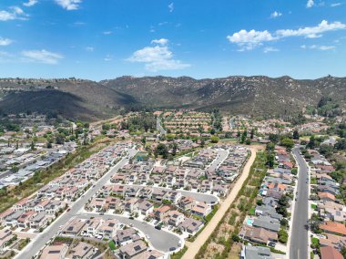 Orta sınıf toplum büyük evleri, Escondido, Güney Kaliforniya, ABD.