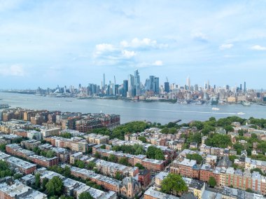 Arka planda Hoboken ve New Jersey Skyline 'ın hava görüntüsü