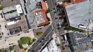 La Jolla üzerinde büyük villaları ve arka planda okyanusu olan hava manzarası, San Diego, California, ABD