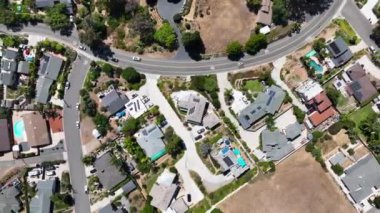 San Diego, California 'daki Oceanside kasabasındaki orta sınıf evlerin hava manzarası. ABD.