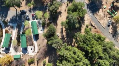 Güney Kaliforniya, Ramona 'daki Dos Picos County Park vadisindeki kamp alanlarının hava görüntüsü.