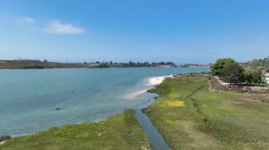 San Diego, Güney Kaliforniya, San Diego, Kaliforniya, ABD 'deki su sporları faaliyetleri için Carlsbad lagününün havası.