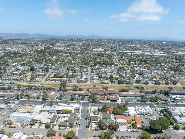 San Diego, Güney Kaliforniya 'daki zengin Encinitas kasabasının hava manzarası, ABD. 