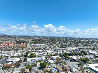 San Diego, Güney Kaliforniya 'daki zengin Encinitas kasabasının hava manzarası, ABD. 
