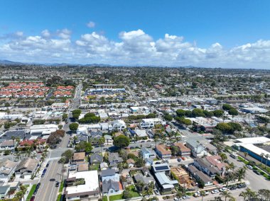 San Diego, Güney Kaliforniya 'daki zengin Encinitas kasabasının hava manzarası, ABD. 