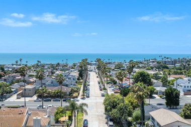 Yazın, Güney Kaliforniya 'da, San Diego' daki Pasifik Sahili ve Okyanus 'un havadan görünüşü. ABD.