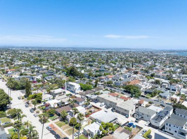 Yazın, Güney Kaliforniya 'da, San Diego' daki Pacific Beach kasabasının hava manzarası. ABD.