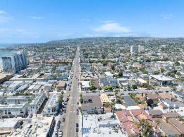 Yazın, Güney Kaliforniya 'da, San Diego' daki Pacific Beach kasabasının hava manzarası. ABD.