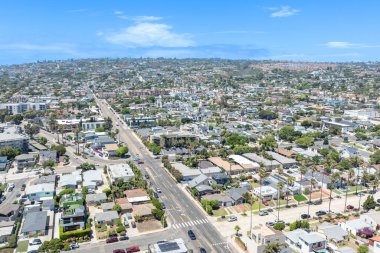Yazın, Güney Kaliforniya 'da, San Diego' daki Pacific Beach kasabasının hava manzarası. ABD.