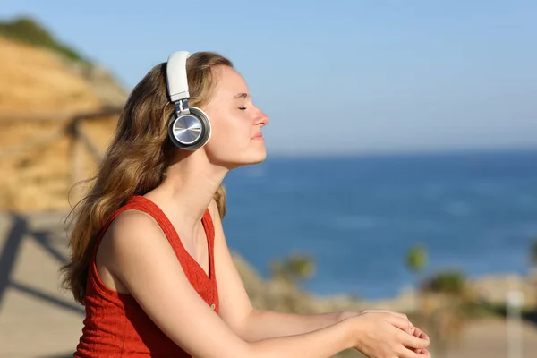Happy Teen Beach Relaxing Listening Music Headphones — Stock Photo, Image