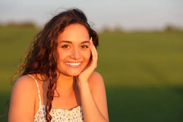 Happy Beautiful Woman Posing Field Sunset —  Fotos de Stock