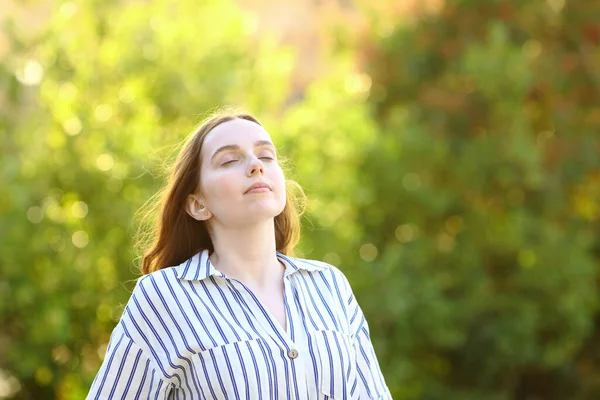 Elegant Woman Breathing Fresh Air Standing Park — Stock Photo, Image