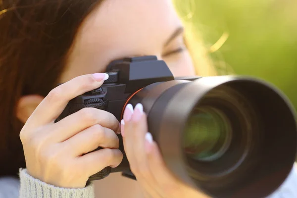 Close Portrait Photographer Taking Pictire Mirrorless Camera Green — Stock Photo, Image