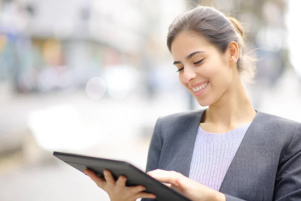 Happy Executive Using Tablet Smiling Standing Street — Stock Photo, Image