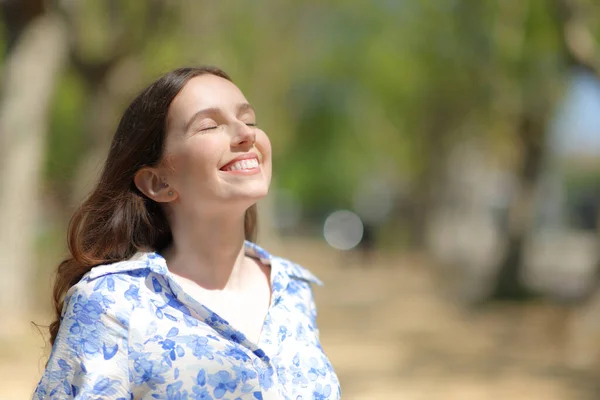 Happy Woman Breathing Fresh Air Standing Alone Park — Stock Photo, Image