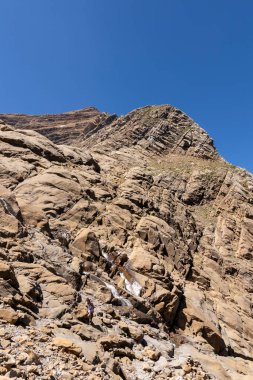 gavarnie 'deki Pireneler' de rolando ihlali istikametinde