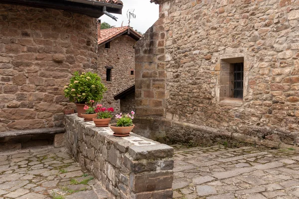 Casas Piedra Calles Estrechas Pueblo Montaña Norte España Barcena Mayor — Foto de Stock