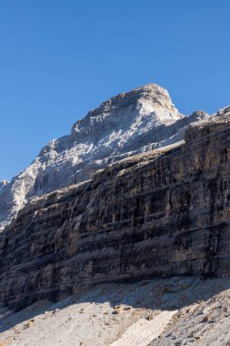 Sarradets 'ten Pireneler Fransız Pireneleri' ndeki Gavarnie Sirki 'ne sığınıyor.