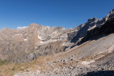 cirque de gavarnie from the sarradets refuge in the french pyrenees