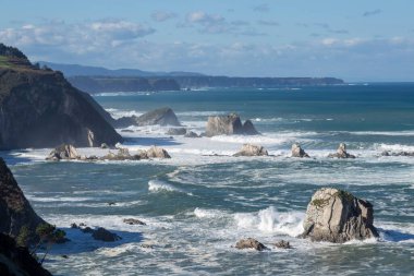 Asturias 'taki Sessizlik Plajında Kaya oluşumları