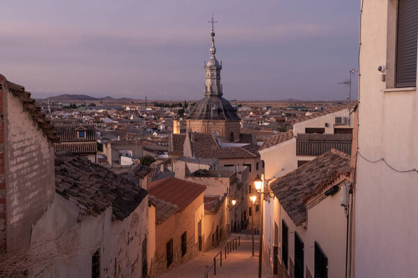 Ознакомьтесь с историей и готической архитектурой церкви Консуэграс