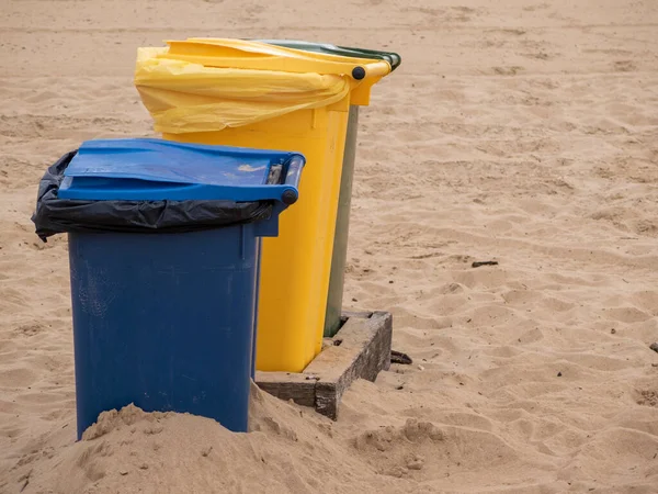 Clean Sustainable Beaches Importance Colorful Recycling Bins — Stock Photo, Image